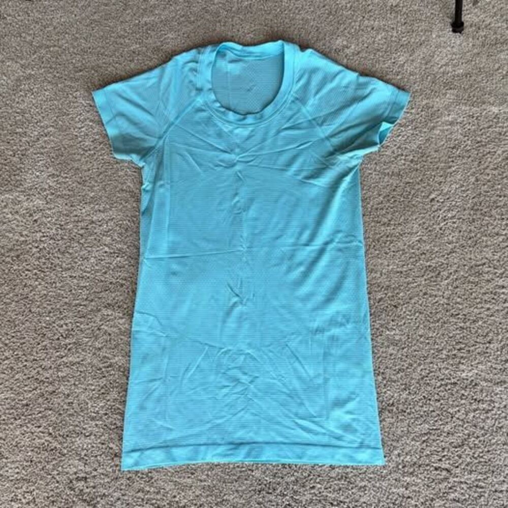 Women’s Lululemon Swiftly Tech Shirt Size 4